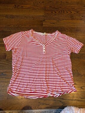 Momoni Striped Red and White V-Neck Short Sleeve Tee